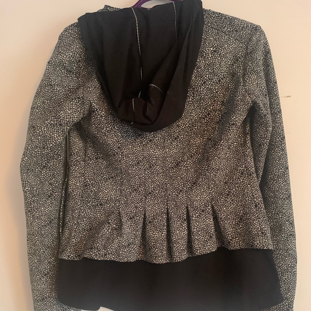 Size 6 Lululemon Jacket EUC